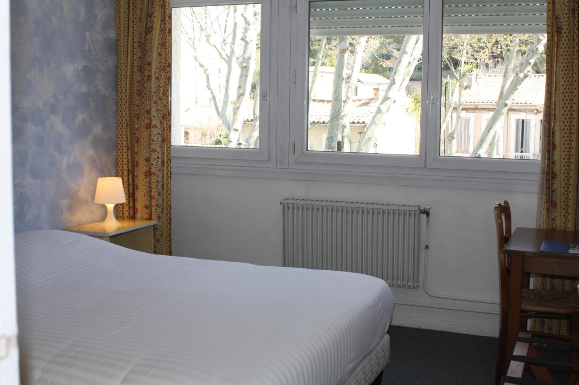 סלון-דה-פרובנס Logis Hotel Du Midi מראה חיצוני תמונה