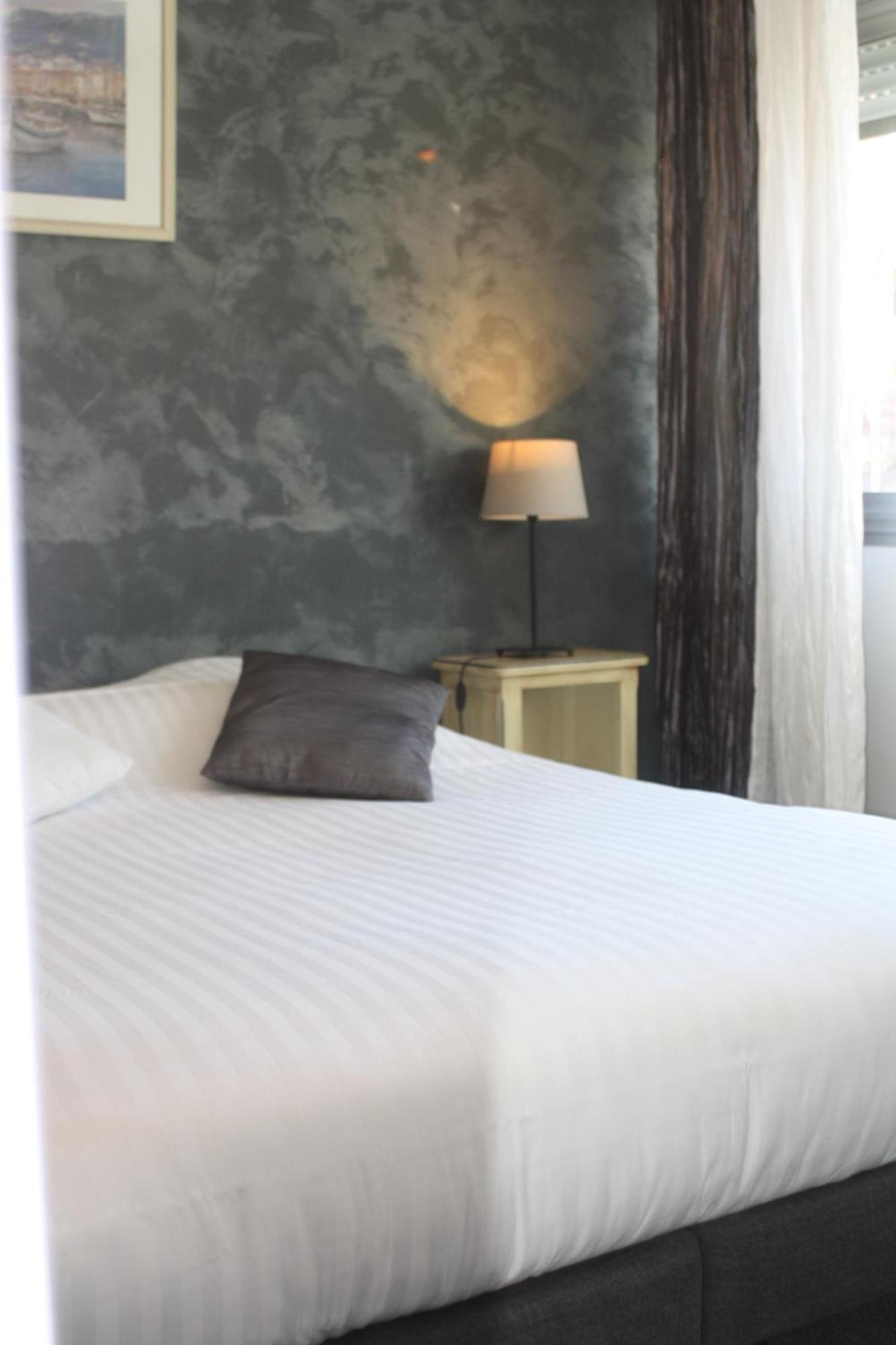 סלון-דה-פרובנס Logis Hotel Du Midi מראה חיצוני תמונה