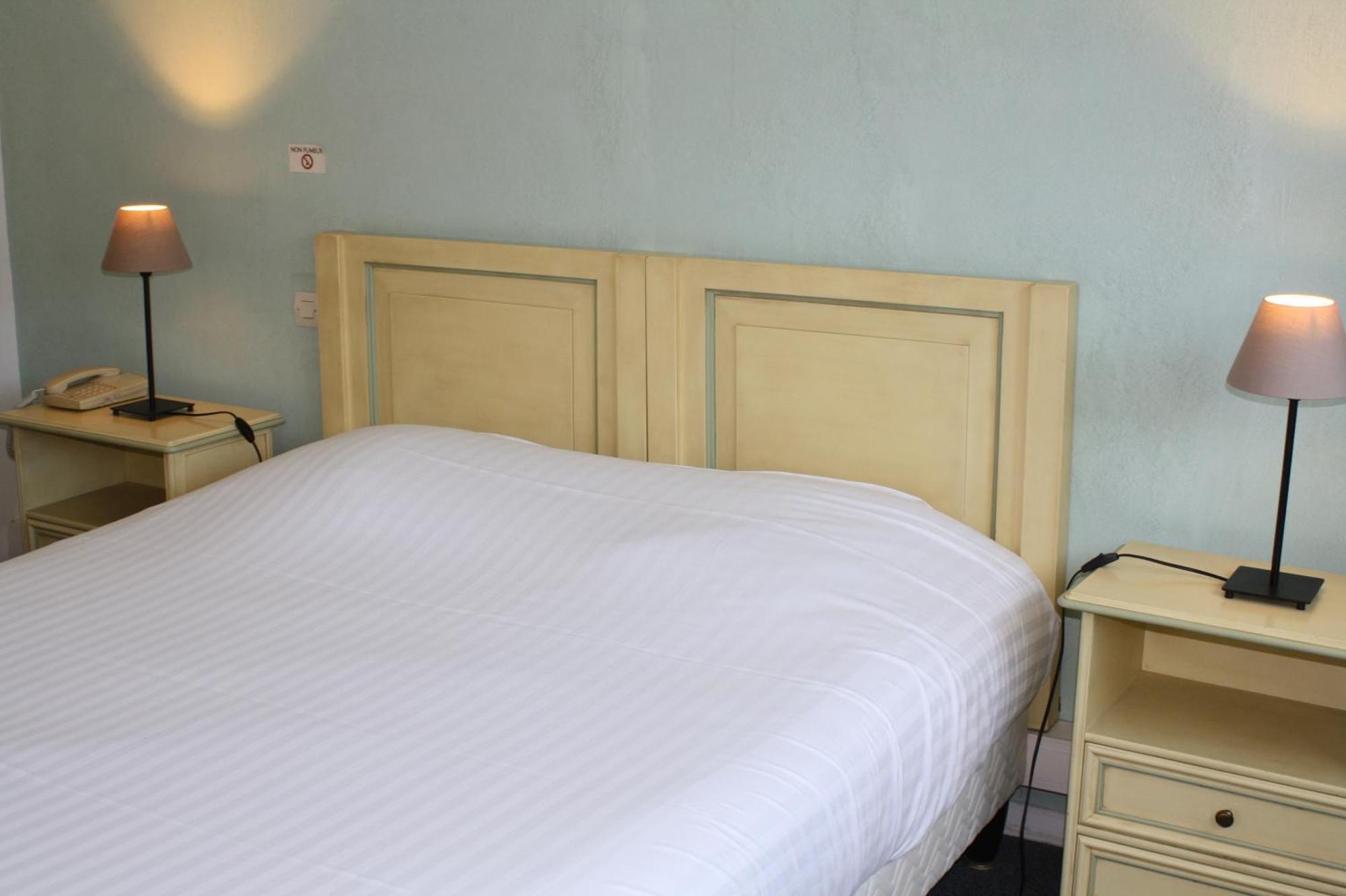 סלון-דה-פרובנס Logis Hotel Du Midi מראה חיצוני תמונה