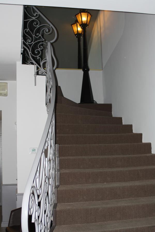סלון-דה-פרובנס Logis Hotel Du Midi מראה חיצוני תמונה